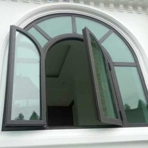 Cửa nhôm kính có ưu điểm dễ tìm kiếm, nhiều kiểu dáng đa dạng
