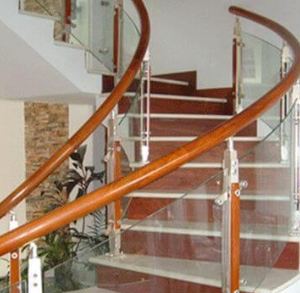 Đây là một trong những kiểu lan can được sử dụng cho cầu thang kính có độ chắc chắn cao.