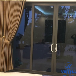 Cửa đi mở trượt được thi công bởi Việt Hà Glass