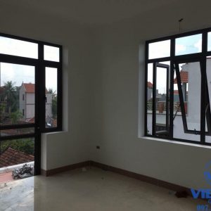 Cửa sổ mở hất được thi công bởi Việt Hà Glass