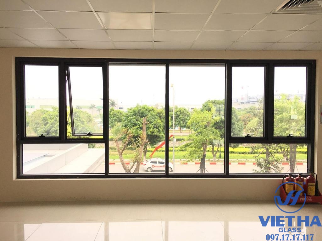 Cửa sổ mở hất nhôm Xingfa được thi công bởi Việt Hà Glass