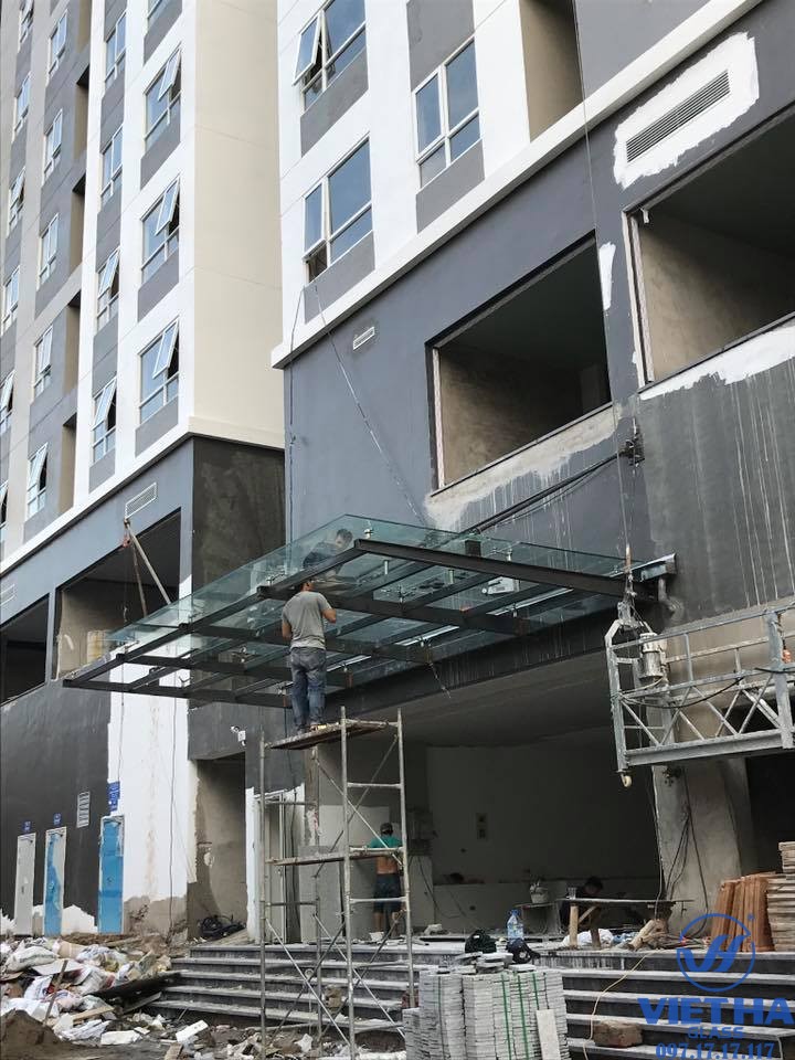    Thiết kế và thi công mái hiên kính cho tòa nhà 283 Khương Trung