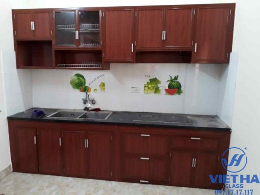 Tủ bếp nhôm kính được nhiều người lựa chọn sử dụng bởi nhiều ưu điểm nổi bật
