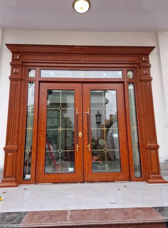 Cửa nhôm thủy lực tân cổ điển khung bản to, phào chỉ cột trụ