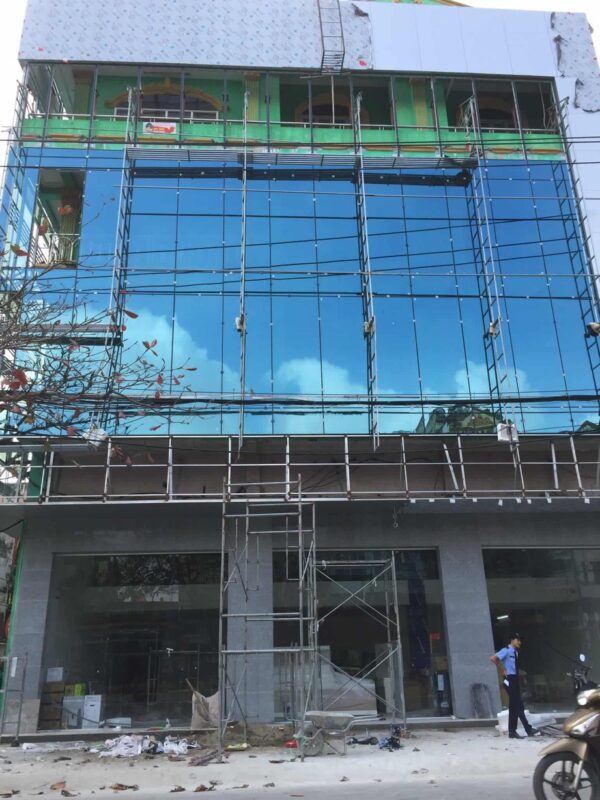 Vách kính mặt dựng hiện đại Việt Hà