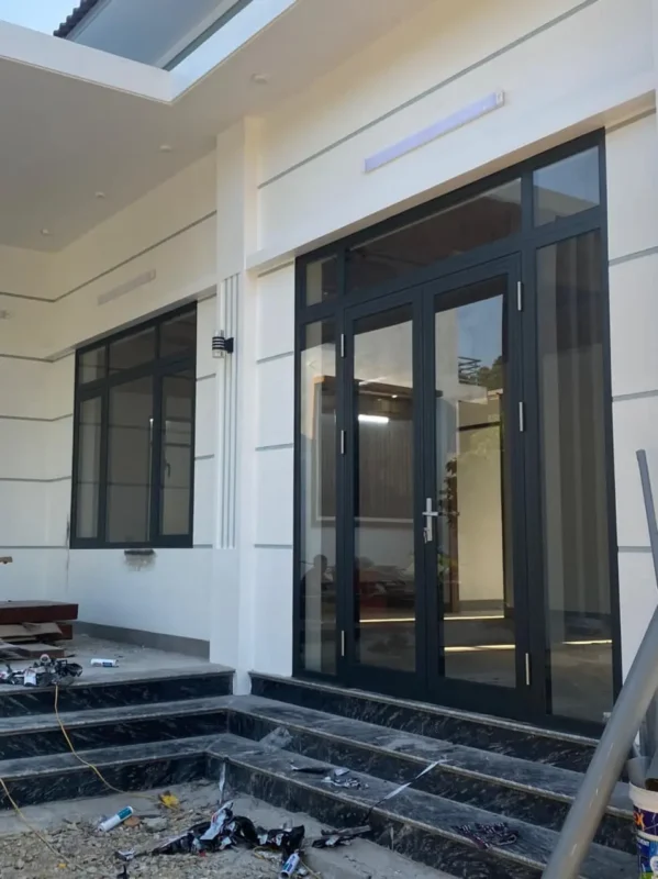 Cửa chính lắp đặt bằng nhôm Xingfa nhập khẩu