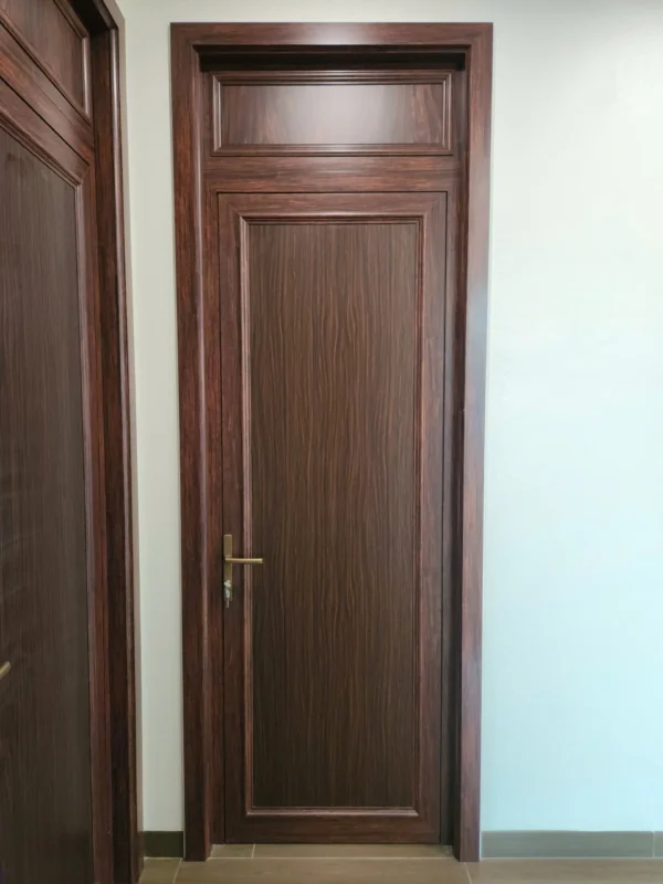 Cửa đi thông phòng nhôm màu vân gỗ