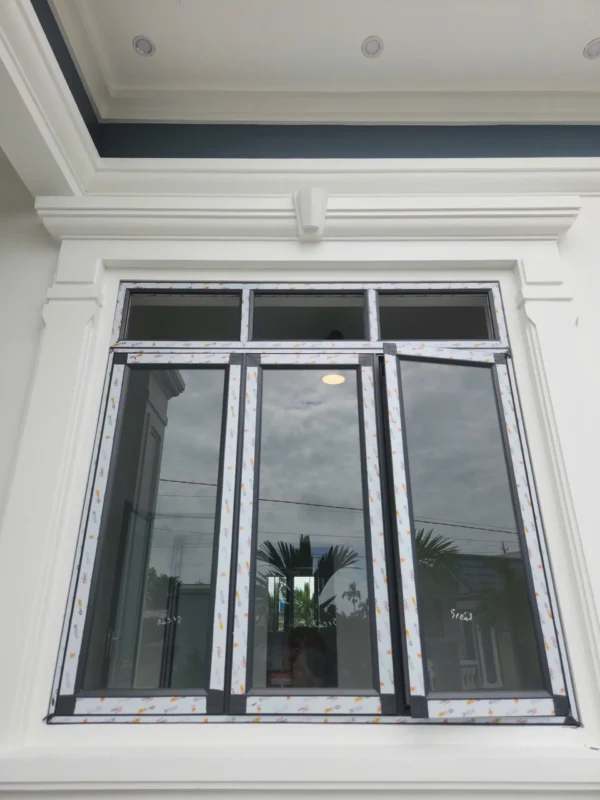 Cửa sổ 3 cánh nhôm kính
