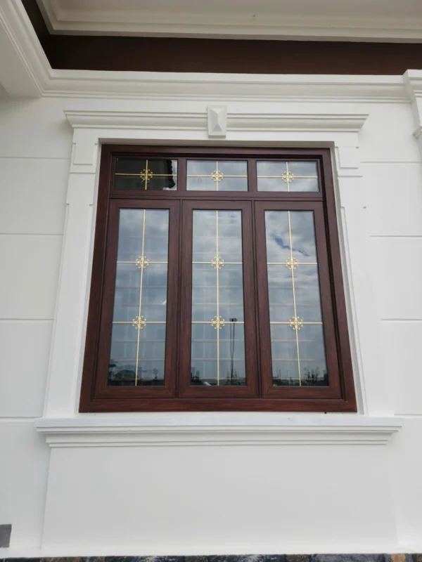 Cửa sổ nhôm kính màu vân gỗ tại Hưng Yên