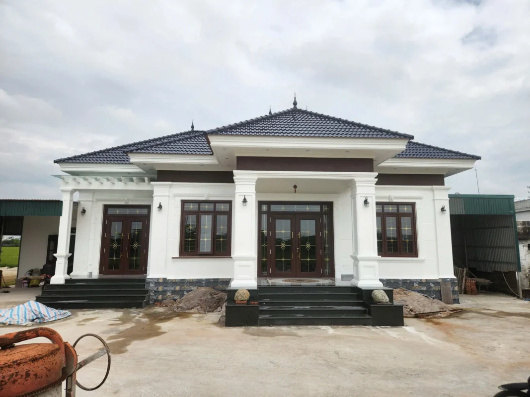 Thi công cửa nhôm BLK cho nhà mái Thái tại Hưng Yên