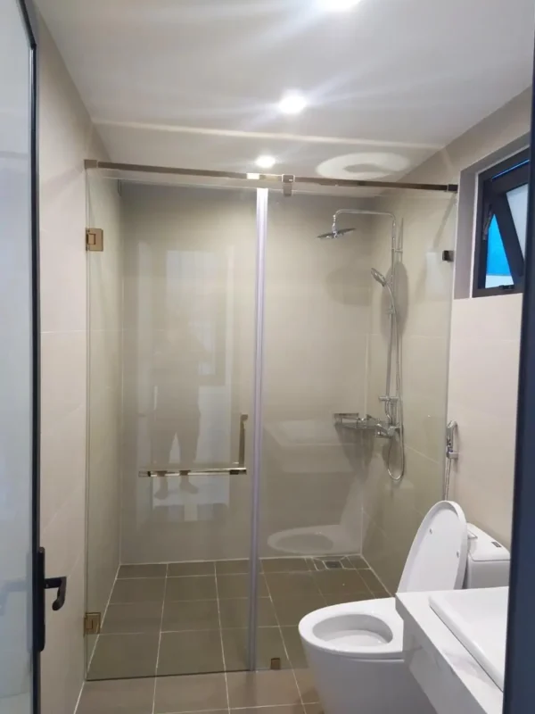 Cabin tắm kính cửa mở quay, cánh cửa mở ra ngoài bằng bản lề inox