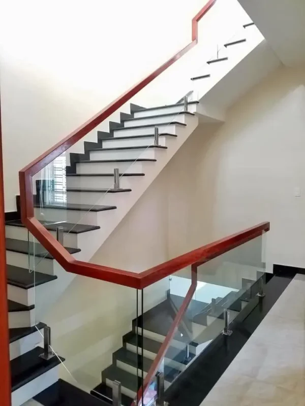 Mẫu cầu thang kính chân lửng, chân ngàm
