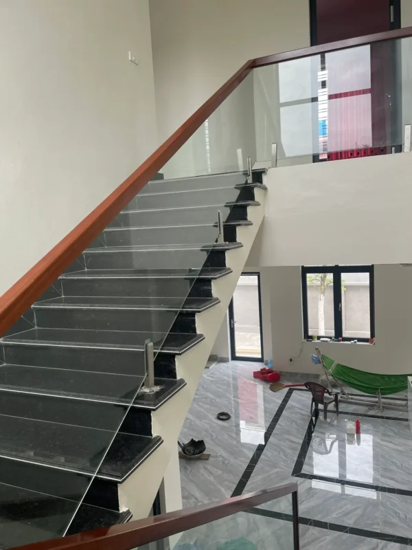 Góc nhìn khác của công trình cầu thang kính
