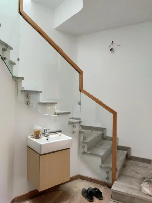 Thi công cầu thang kính tại Thái Bình, hình ảnh thực tế